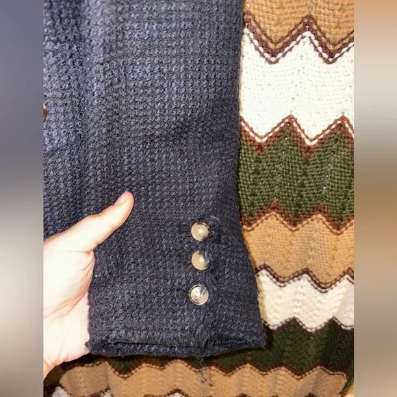 Liz Claiborne Sweater| Size Large - Picture 6 of 7